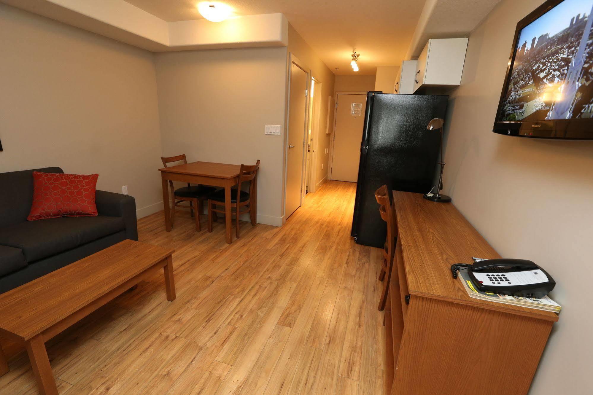 Platinum Residences Fort Mcmurray Exteriör bild