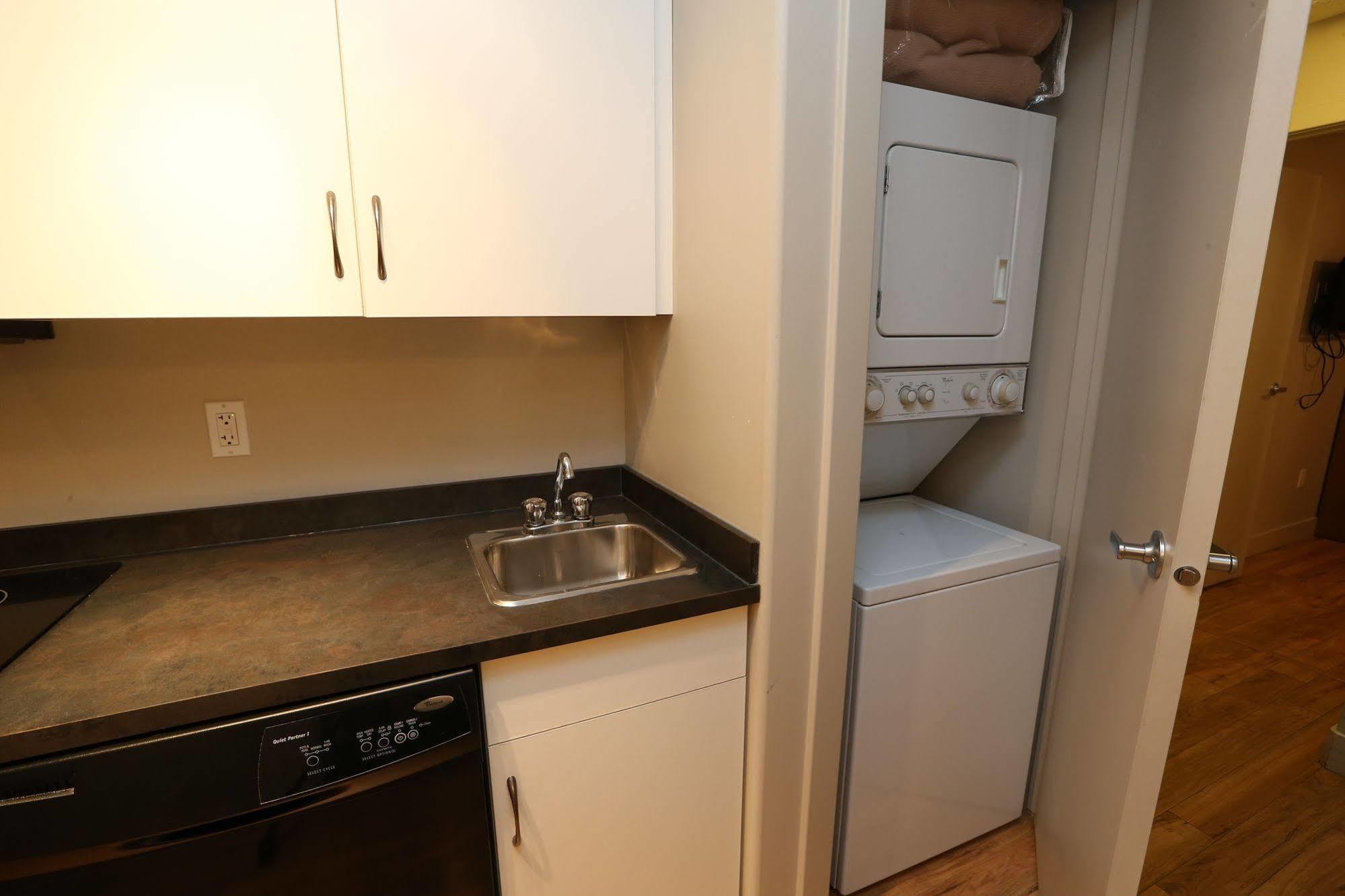 Platinum Residences Fort Mcmurray Exteriör bild