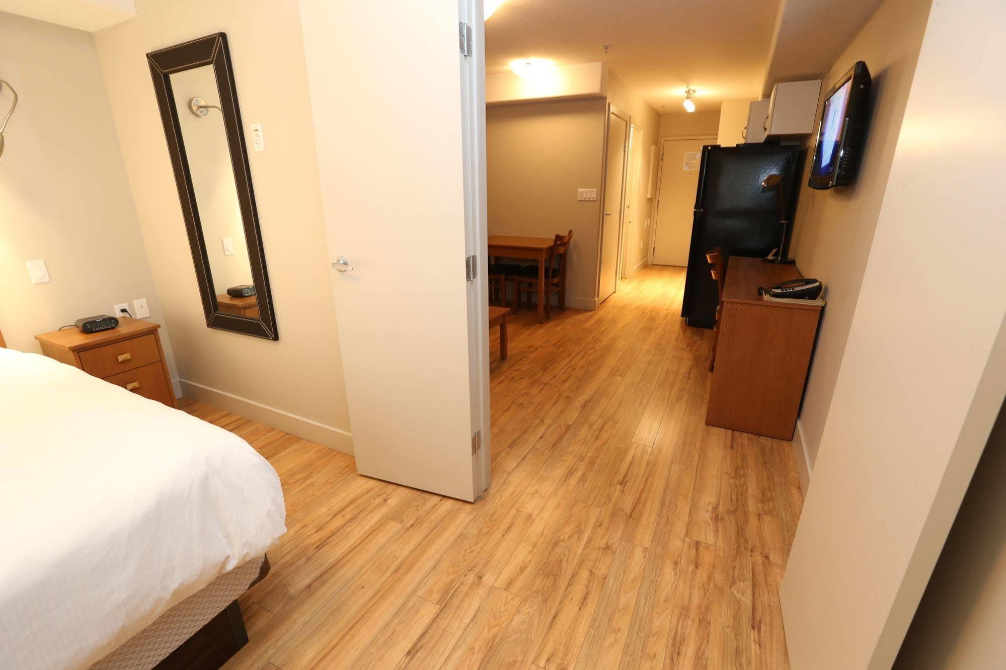 Platinum Residences Fort Mcmurray Exteriör bild