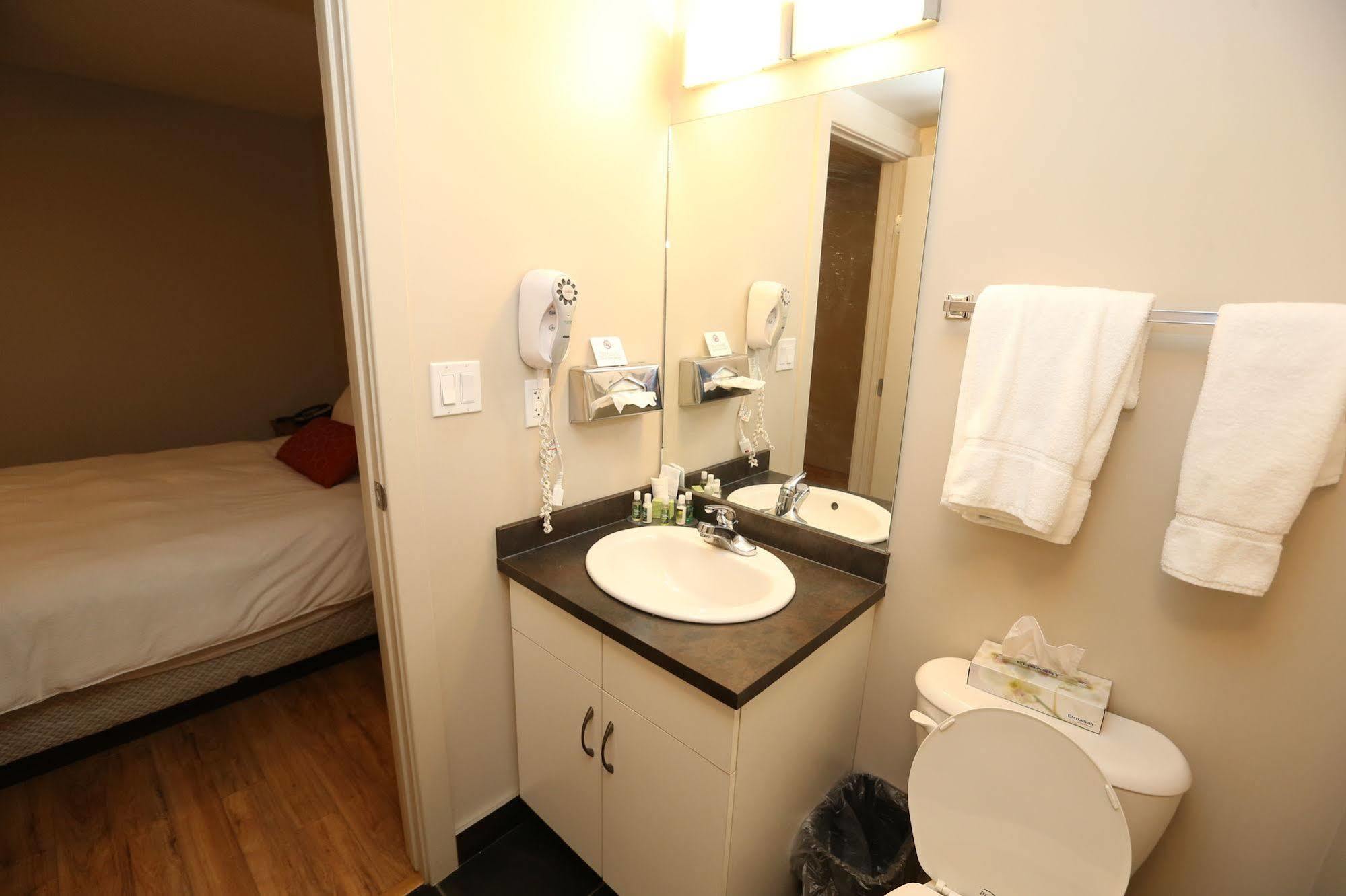 Platinum Residences Fort Mcmurray Exteriör bild