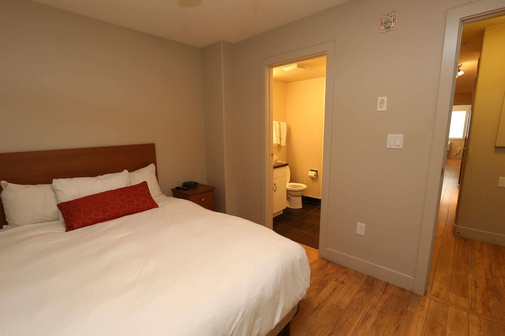 Platinum Residences Fort Mcmurray Exteriör bild